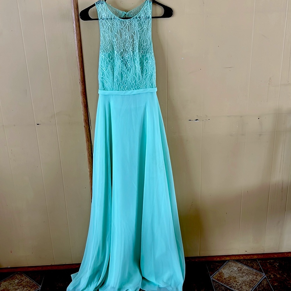 Brand: Azazie only worn 2